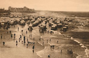 Vista geral da costa na hora do banho, c1928 de Unbekannt