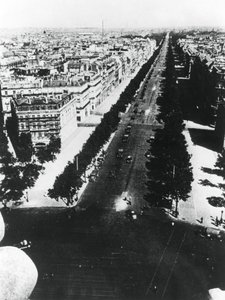Forças alemãs desfilando ao longo dos Campos Elísios, Paris, 14 de junho de 1940 de Unbekannt