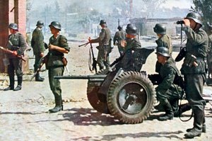 Soldados de infantaria alemães com artilharia de campo leve, Rússia, 1943 de Unbekannt