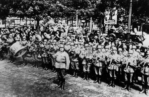 Banda militar alemã no desfile na Place de lEtoile, Paris, junho de 1940 de Unbekannt