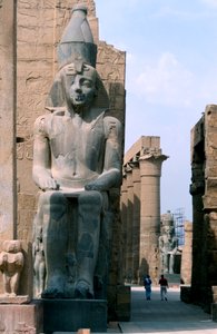 Estátua gigante de Ramsés II terceiro rei da 19a dinastia, Luxor, Egito, c1279-c1213 aC de Unbekannt