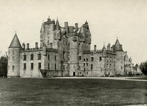 Castelo de Glamis, a casa ancestral da rainha Elizabeth, 1937. de Unbekannt