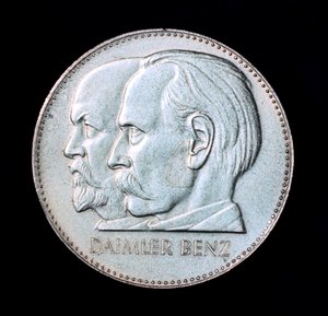 Gottlieb Daimler e Karl Benz, pioneiros da indústria automobilística alemã, 1961 de Unbekannt