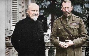 Sua Majestade com o Presidente Poincaré na Sede Geral Britânica na França, c1916, 1935. de Unbekannt