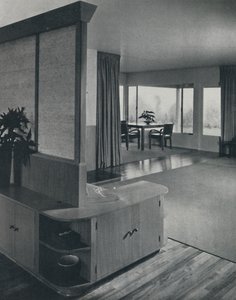 Casa em Pomona, Califórnia ... olhando pela sala, 1942. de Unbekannt
