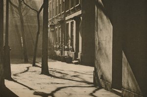 Em Wardrobe Court, construído no local de um Museu Real, c1935. de Unbekannt