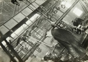 Em uma fábrica de engenharia mecânica, URSS, década de 1930 de Unbekannt