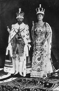 Na primavera de 1910, o rei Eduardo VII morreu, em março de 1911, o rei George V foi coroado, 1911, 1945 de Unbekannt