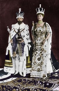 Na primavera de 1910, o rei Eduardo VII morreu, em março de 1911, o rei George V foi coroado, 1911, 1945 de Unbekannt