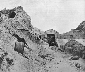 Dentro da fortaleza destruída de Sedd el Bahr, 1915 de Unbekannt