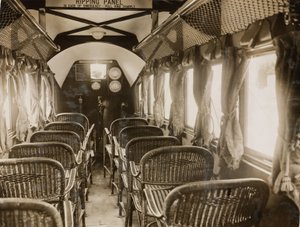 Interior de um avião de passageiros equipado com motores Napier, c 1920s de Unbekannt