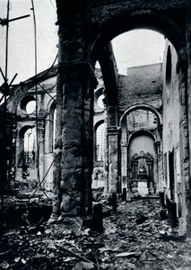 Interior da Igreja de Santa Maria Le Bow, Cheapside queimado em um ataque aéreo, 1941 de Unbekannt