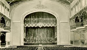 Vista interior do teatro na Casa dos Povos Nicolau II, São Petersburgo, Rússia, 1900 de Unbekannt