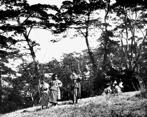 Crianças japonesas brincando com arcos, Coréia, 1900 de Unbekannt