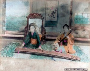 Música japonesa: mulheres tocando Koto e Samisen, Kobe, Japão de Unbekannt