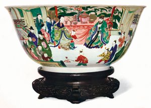 Tigela do período Kangxi Famille Verte com uma cena da corte imperial, chinesa, c1705 de Unbekannt