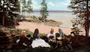Carelianos tomando chá em um rio, perto de Arcanjo, Rússia, c1930s de Unbekannt