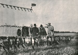 Rei Edward VII, inspecionando o saco em Sherborne Estate, 1902, 1910. de Unbekannt