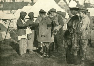 Rei George e Queen Mary visitam soldados feridos, Primeira Guerra Mundial, 1915, c1920. de Unbekannt