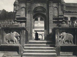 Mosteiro no templo do dente sagrado Dalada Maligawa Vihara, Kandy, 1926 de Unbekannt