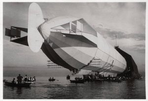 LZ 6 entrando em um cabide flutuante, Halle, Alemanha, c1909-1910 1933 de Unbekannt