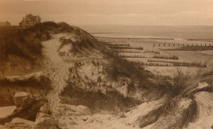 As dunas e a praia, dunas de areia e praia, c1900. de Unbekannt