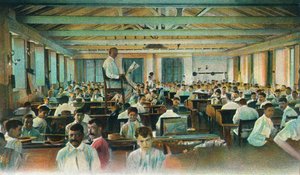 Leitor lendo para rolos de charutos, Fábrica de charutos, Havana, Cuba, década de 1910 de Unbekannt