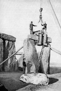 Levantamento de uma imposição em Stonehenge, 1901, c1920 de Unbekannt