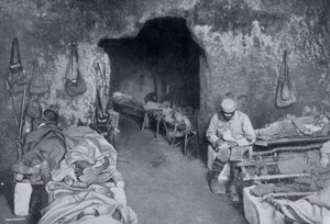 Alojamentos em uma caverna francesa, Primeira Guerra Mundial, 1915 de Unbekannt