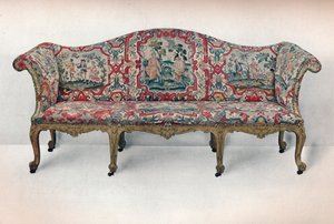 Sofá estofado longo: em forma de serpentina, esculpido e dourado, c1750 de Unbekannt