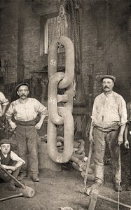 Fazendo a corrente de âncora do Titanic na Hingley & Sons, c.1909 (foto) de Unbekannt