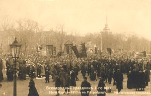 Manifestantes em São Petersburgo, Revolução Russa, 1917. de Unbekannt