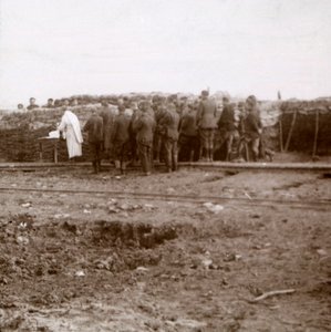 Missa nas trincheiras, Pervijze, Flandres, Bélgica, c1914-c1918 de Unbekannt