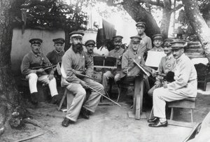 Membros de uma orquestra alemã do campo de prisioneiros de guerra Bando na província de Tokushima, c. 1917. de Unbekannt