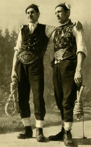 Homens em trajes tradicionais, Mühlviertel, Alta Áustria, c1935. de Unbekannt