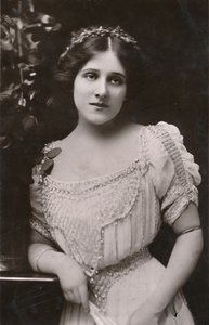 Edna May, 1878-1948, c1930. de Unbekannt