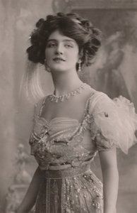 Lily Elsie, 1886-1962, A viúva alegre, c1930. de Unbekannt
