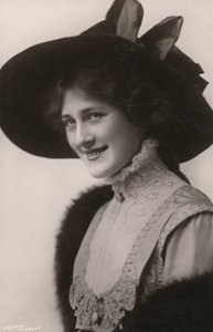 Phyllis Dare, 1890-1975, c1930. de Unbekannt