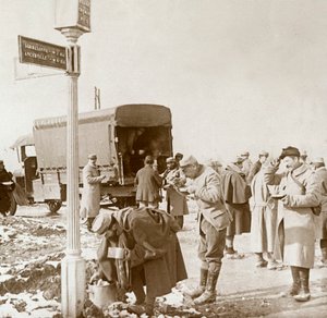 Cozinha móvel na Via Sacra, Verdun, norte da França, c1914-c1918. de Unbekannt