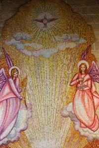 Mosaico na igreja Sacro Cuore di Gesu : anjos e fantasmas sagrados, Gallipoli, Italie de Unbekannt