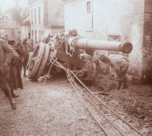 Artilharia pesada em movimento, Genicourt, norte da França, c1914-c1918 de Unbekannt