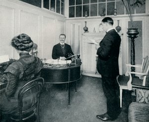 Sr. Sandow, Atendendo à Correspondência de Seus Dias, c1898 de Unbekannt