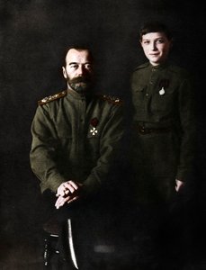 Nicolau II, czar da Rússia e seu filho Alexei, em uniforme militar, 1915 de Unbekannt