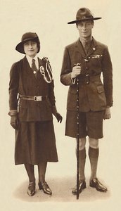 Fora a uma reunião dos escuteiros e dos guias, c1931 1937 de Unbekannt