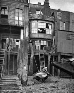 Antigo pub no rio Tamisa, Londres, 1926-1927 de Unbekannt