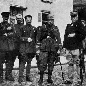 Na frente e depois da experiência, ele comandou o 6º Fuzileiro Escocês Real, c16, 1945 de Unbekannt