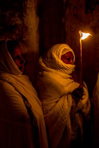 Vigília Pascal ortodoxa na seção copta do Santo Sepulcro, Jerusalém, Israel, 2018 (foto) de Unbekannt