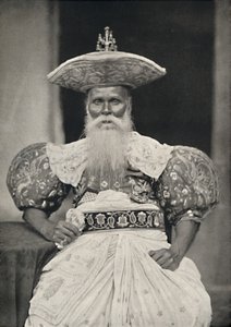 Conselho local em Kandy com o traje cingalês antigo, 1926 de Unbekannt
