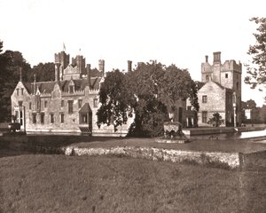 Oxburgh Hall, Norfolk, 1894. de Unbekannt