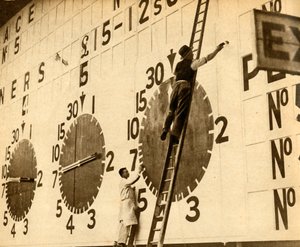 Pintores trabalhando no tote White City, Londres ocidental, 1932, 1933. de Unbekannt